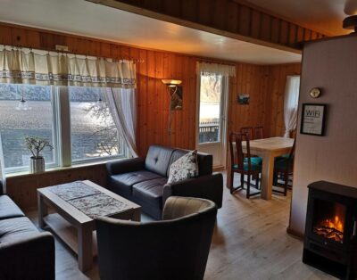 Visit Undredal (Three-Bedroom Apartment with Sea)