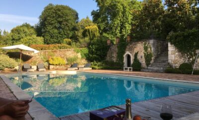 Stunning! Six bedrooms, pool and formal gardens