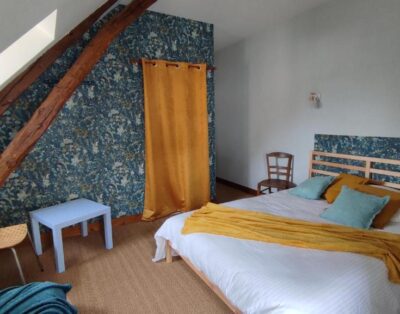 Triple Room with Nouans View with private bathroom