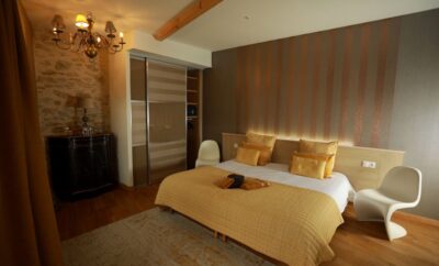 A charming guest room in Ariège.