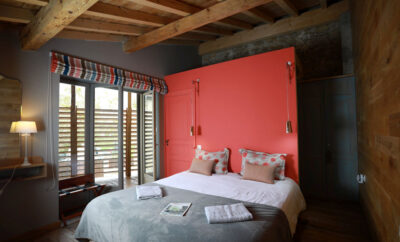 Room Mire in the Pyrenees with colorful decor.