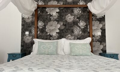 Baldaquin room (four-poster bed)