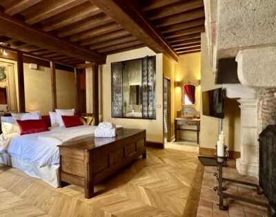 Apartment, shower or bath, toilet, 4 or more bed rooms