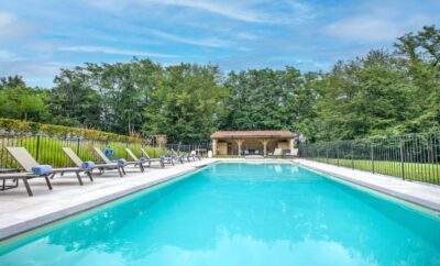 Luxurious Escape, Charming Manor, Swimming Pool, and Panoramic View