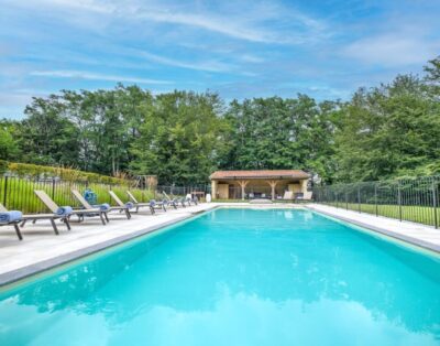 Luxurious Escape, Charming Manor, Swimming Pool, and Panoramic View
