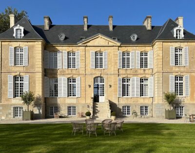 Castle in Livry for 10-12 person