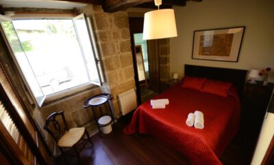Galician Seaside Retreat – Direct Beach Access & Historic Charm: An 18th-century stone home on Galicia’s tranquil coast, with direct beach access, sunny terraces, and breathtaking sea views.