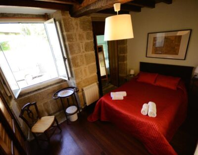 Galician Seaside Retreat – Direct Beach Access & Historic Charm: An 18th-century stone home on Galicia’s tranquil coast, with direct beach access, sunny terraces, and breathtaking sea views.