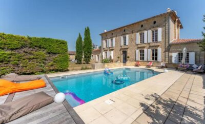 Vacation rental proporty near Bardeaux for 10 person
