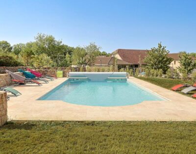 Les Iris – 2 Bedroom House with swimming pool, garden