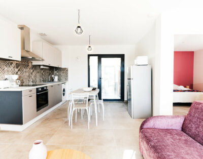 Les Pivoines – 1 Bedroom House with swimming pool, garden