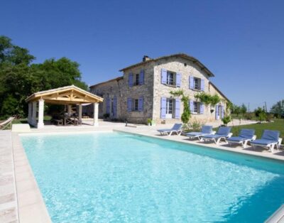 A paradise in the Dordogne for 10 guests