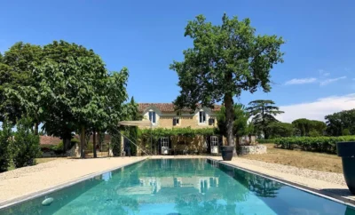 18th-century Vineyard Château: Wallbox, tennis court, pool, pétanque, ping pong