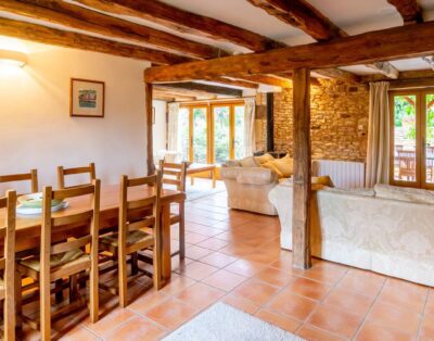 Charming 8-person cottage in Lot