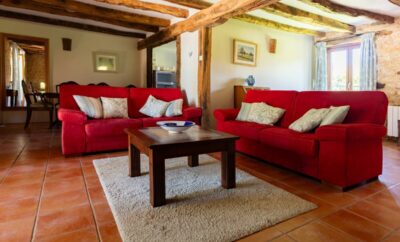 Charming 6-person cottage in Lot
