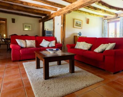 Charming 6-person cottage in Lot