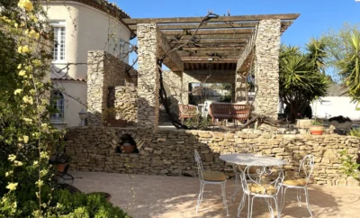 Le Minervois apartment with pool view