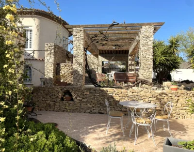 Le Minervois apartment with pool view