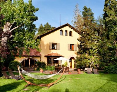 Accommodation with private pool, garden & balcony