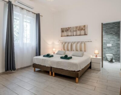 Liam Room with Shared Pool