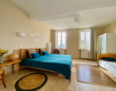 Large charming cottage for 11 people